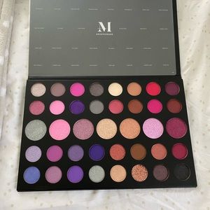 Morphe makeup 💄, eyeshadow palette. Beautiful colors not available anymore